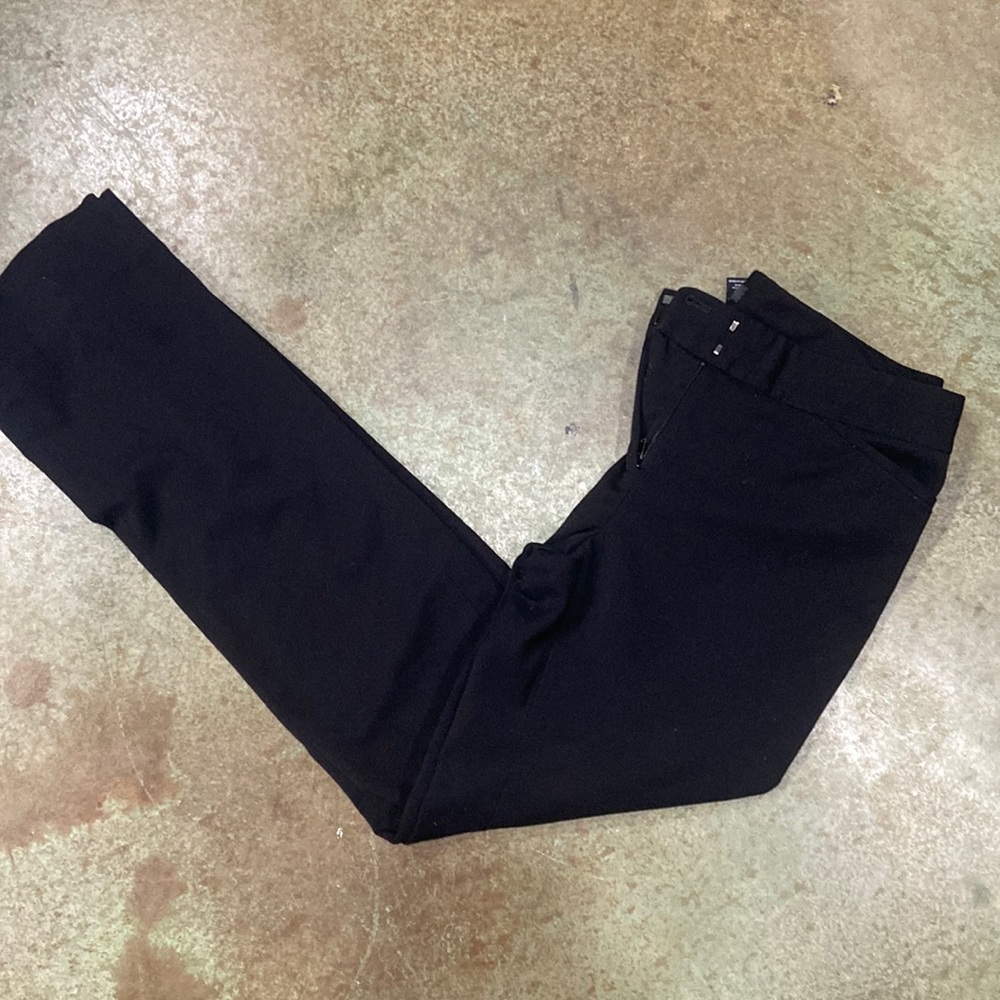 White House black market black size 6R pants.